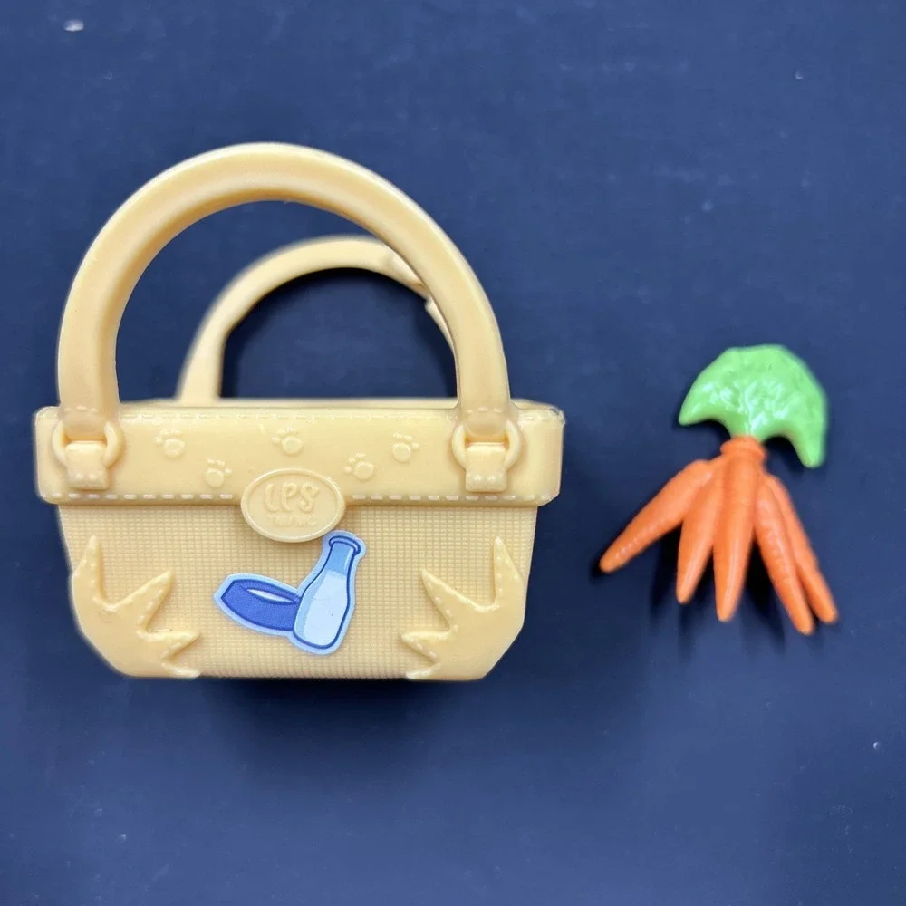 Lot Of 2 Littlest Pet Shop Accessories Yellow Basket And Carrots - Picture 1 of 5